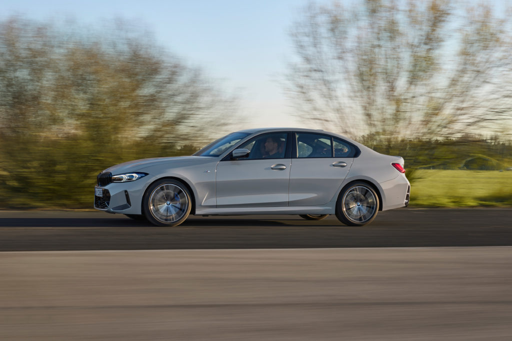 P90462498_highRes_the-new-bmw-3-series