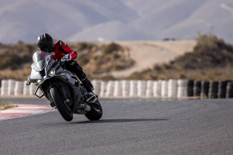 BMW Motorrad S1000RR, Sideshots4, 2025