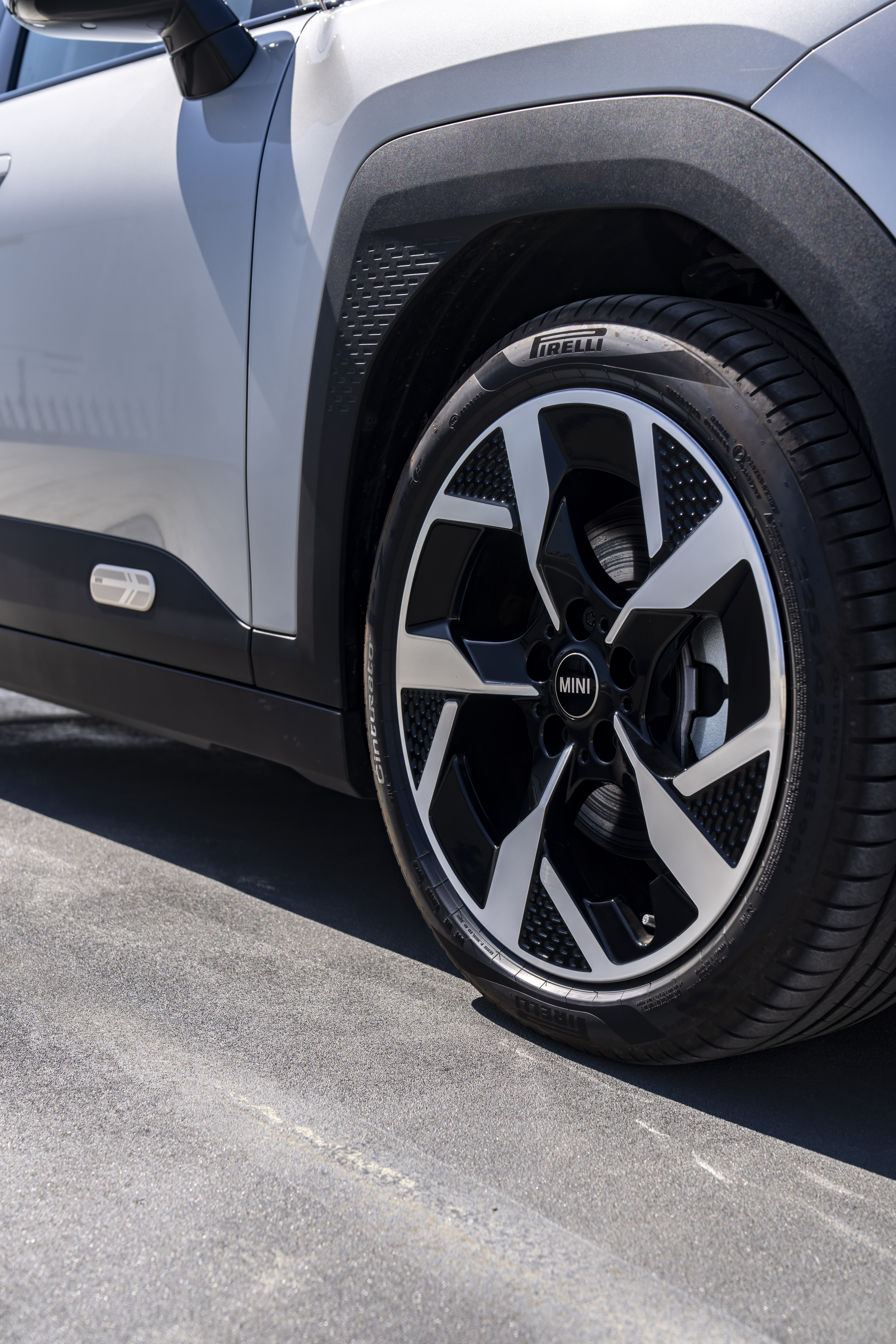 P90596696_highRes_the-mini-aceman-e-06 (1)