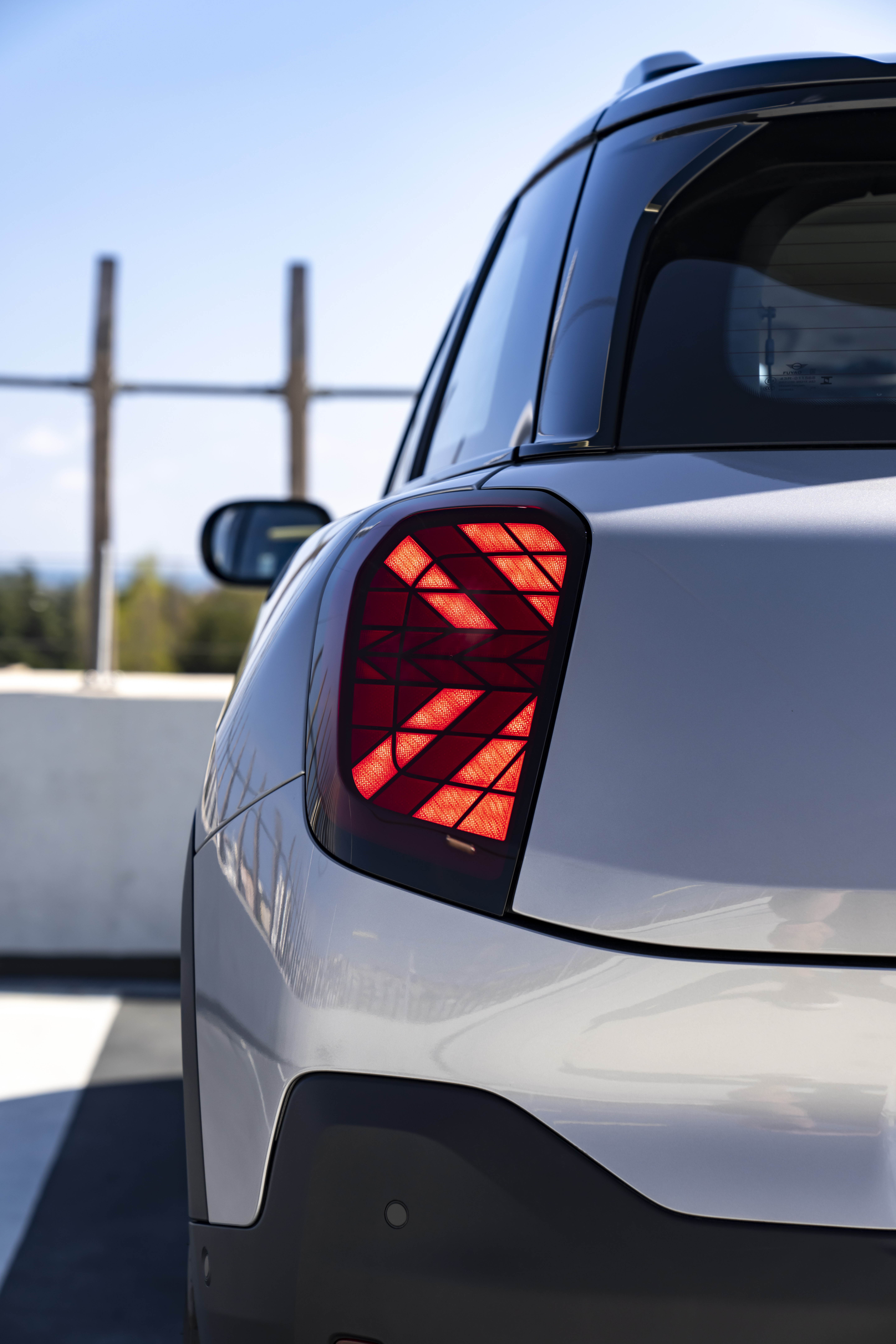 P90596702_highRes_the-mini-aceman-e-06