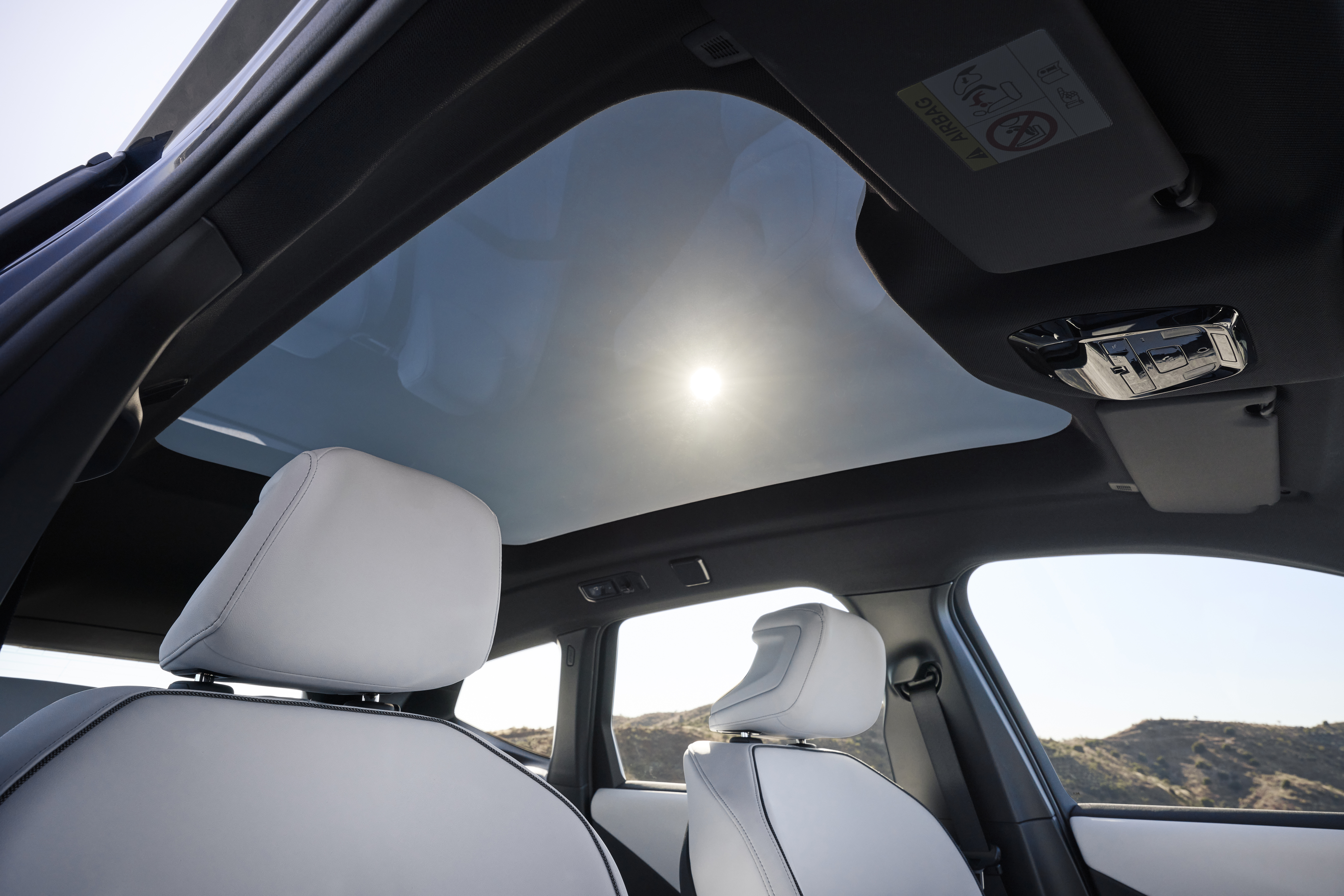 P90615667_highRes_the-new-bmw-ix3-50-x (1)