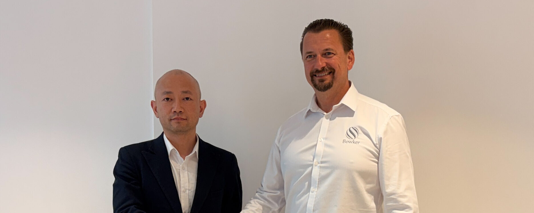 John Nichol, head of business at Bowker Motor Group with LEPAS managing director, Ray Wang announce new lepas dealerships